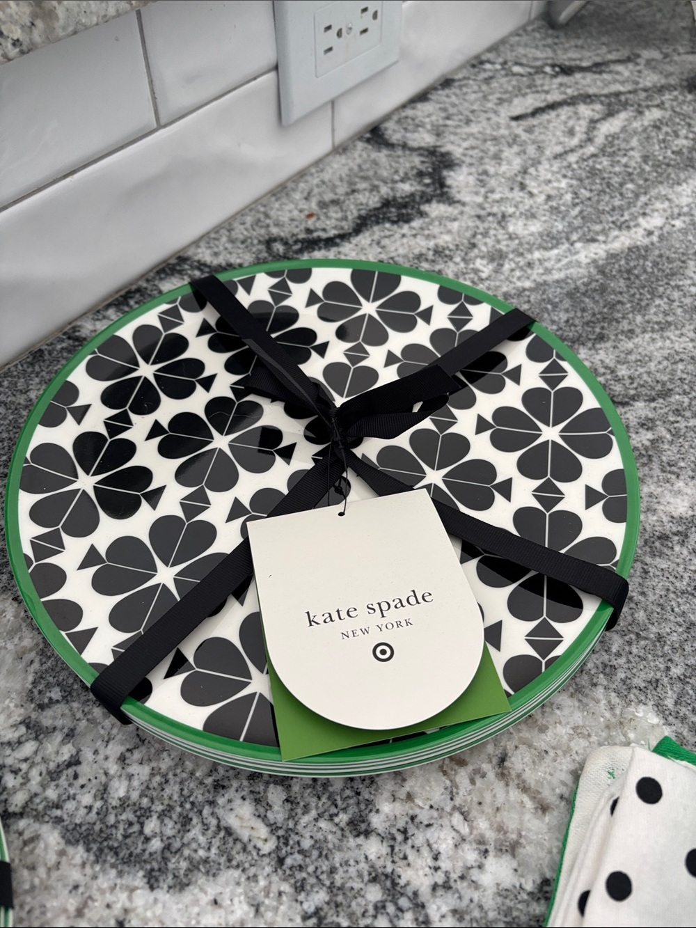 kate spade Black, White & Green Clover Disposable Party Plates